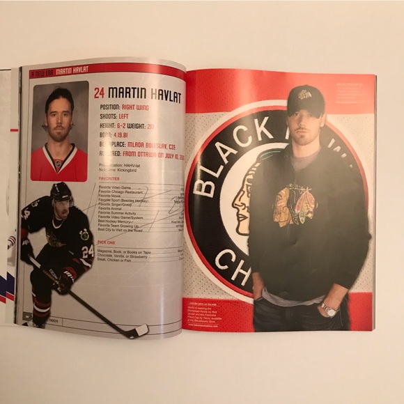 Chicago Blackhawks Official Game Program Magazine Winter Classic Behind Scenes - Picture 10 of 16